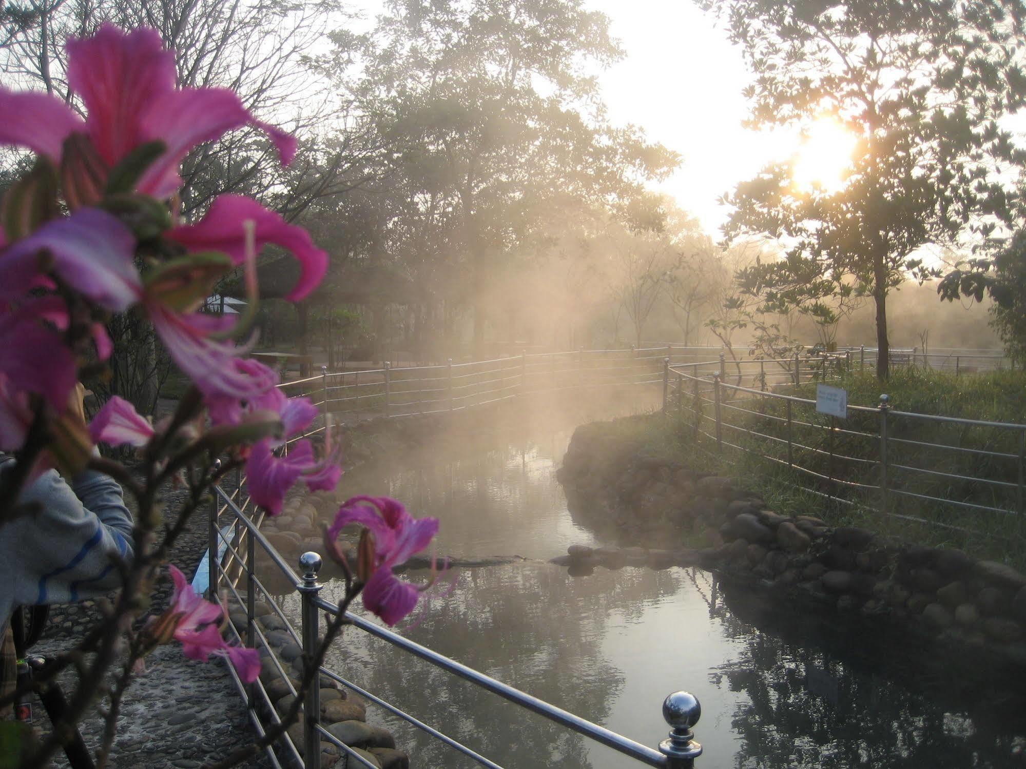 Thanh Tan Hot Springs By Fusion Hue Bagian luar foto